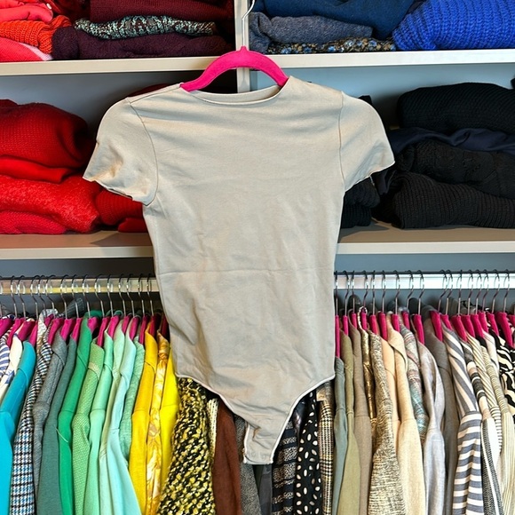 SKIMS gray shortsleeve compression bodysuit size S/M - Picture 1 of 3